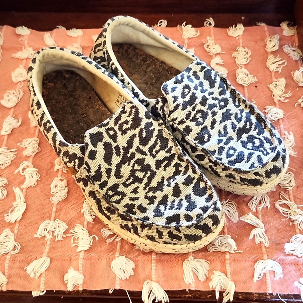 leopard Hey Dudes